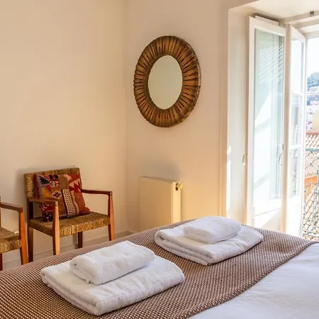 Plum Guide - Up To Santa Justa Apartman *